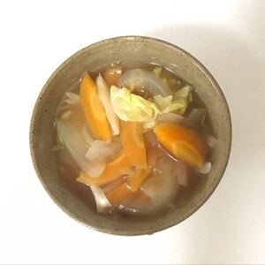 ごま油が食欲をそそる野菜たっぷりお味噌汁